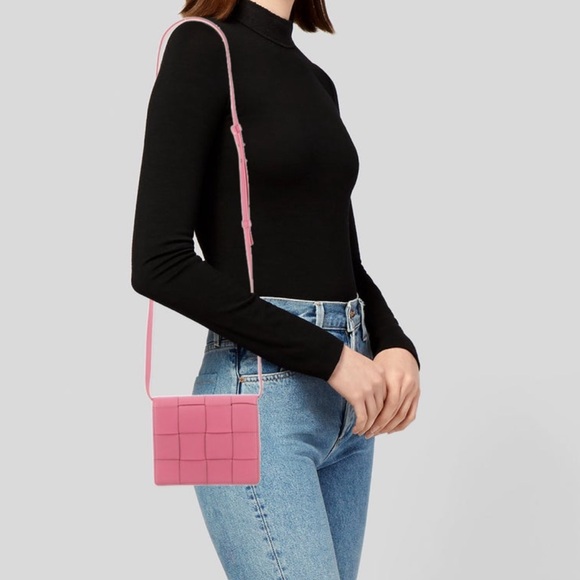 Bottega Veneta Cassette Pink Leather Crossbody Bag - Picture 2 of 6